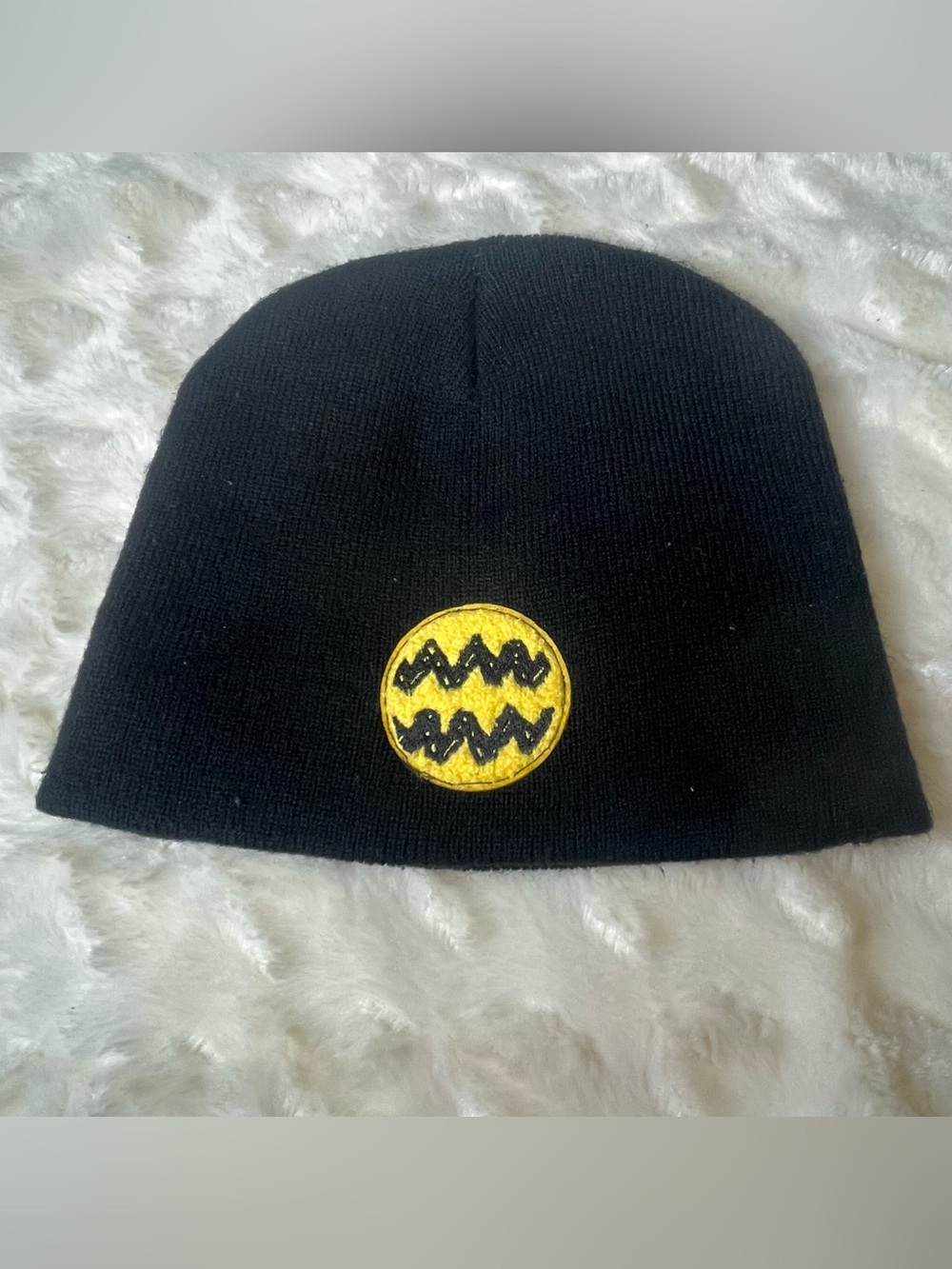 Peanuts Iconic Zigzag Charlie Brown Shirt Pattern Knit Beanie Adult OS